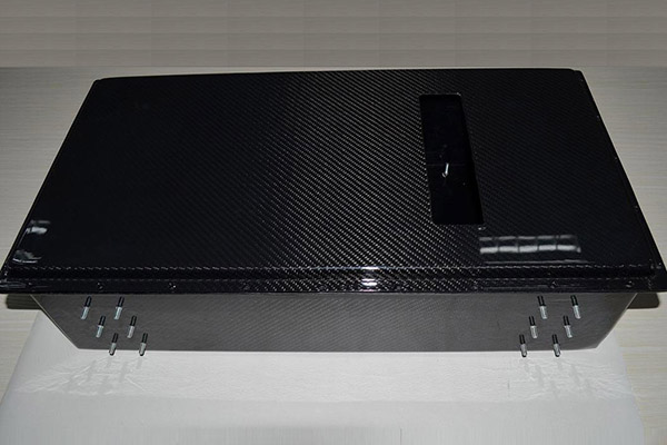 碳纤维箱子裂了是什么原因？